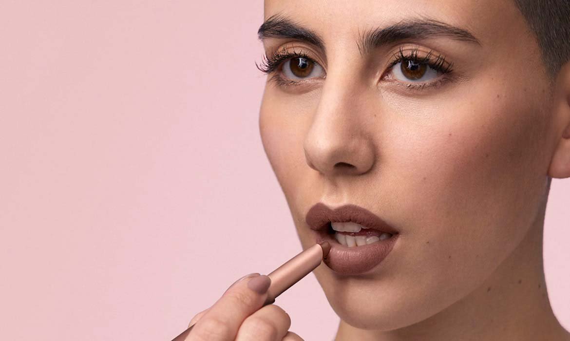 Una de las gamas que te animamos a probar en el Día del Pintalabios es la nueva Very Matte Crayon de L’Oréal Paris.
